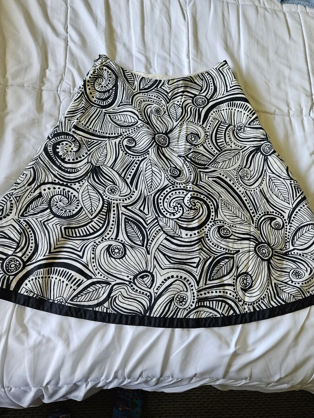 White House Black Market Graphic Floral A-Line Skirt -Size 6